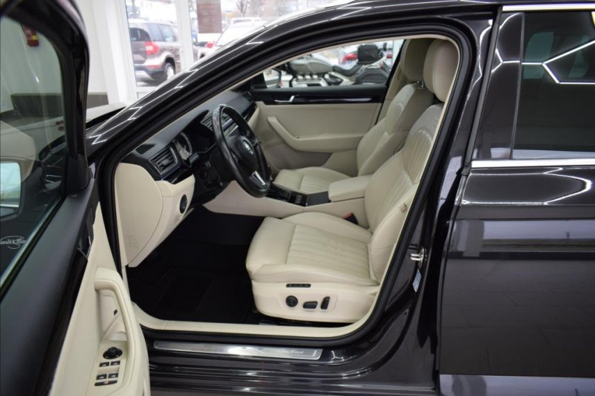 Škoda Superb galerie