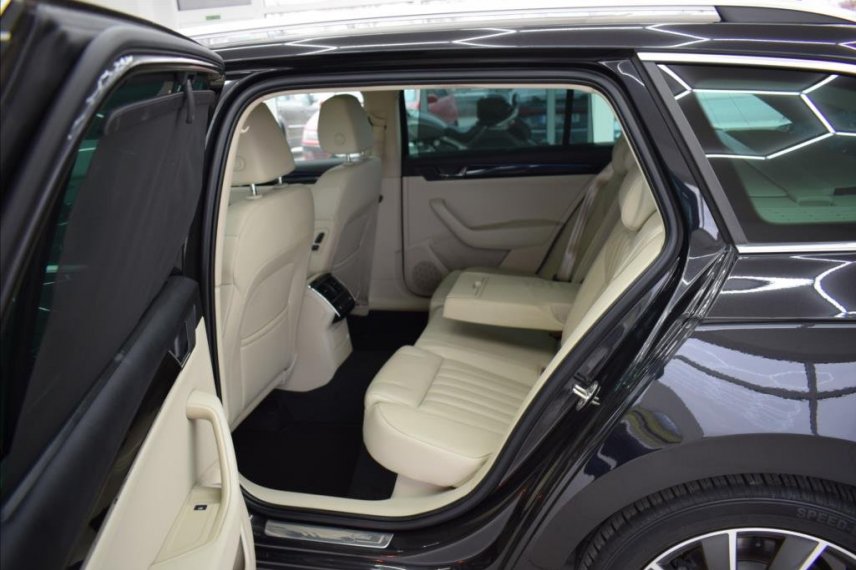 Škoda Superb galerie