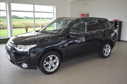 Mitsubishi Outlander 2,3 Di-D, 7-míst,4x4,kamera,TZ